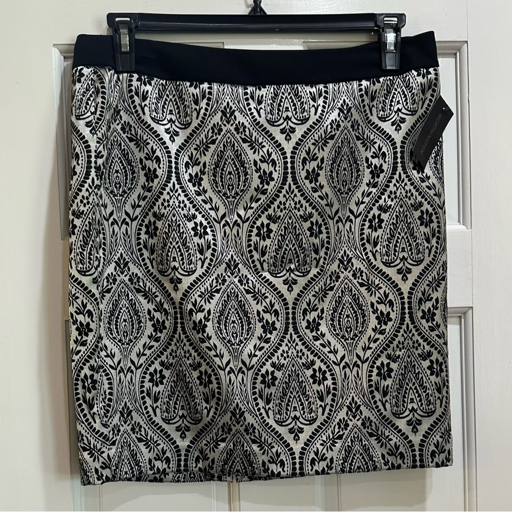 Worthington Women's Skirt Petite 8 Black Silver Paisley Back Zipper Lining  NEW